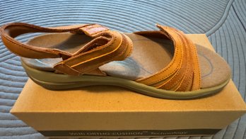 Womans Sandal Appear New Size 8.5 / Medium