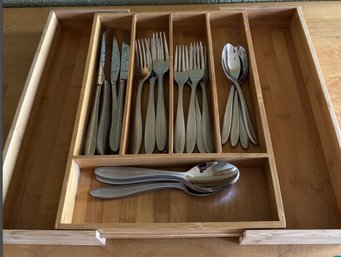 Silverware Tray Expandable With Silverware