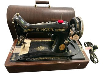 Vintage Singer Sewing Machine & Case 1930's