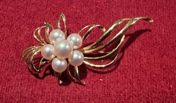 18K YELLOW GOLD FLORAL CULTURED PEARL BROOCH