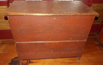 18TH CENTURY PINE LIFT TOP BLANKET CHEST