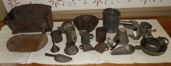 ASSORTED 19TH CENTURY UTILITARIAN AND COOK PREP TINWARE