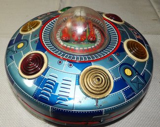 JAPANESE MODERN TOYS BATTERY OPERATED FLYING SAUCER