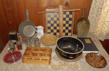 SELECTION OF SMALL ANTIQUES