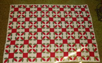 EXTRAORDINARY MULTI PANEL BLOCK AND LEAF PATTERN TWIN SIZE QUILT