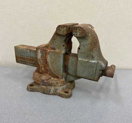 Large And Heavy Bench Vise
