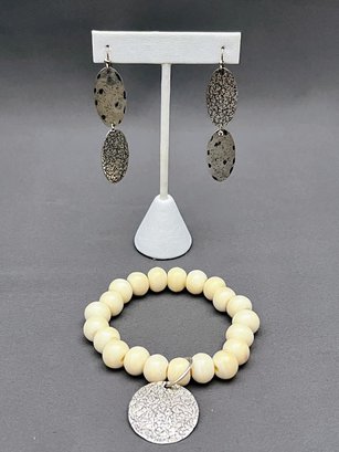 Artisan Costume Jewelry Silver Tone Stretchy Stone Bracelet And Earring Set