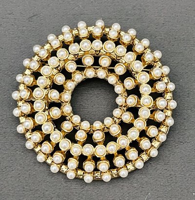 Vintage Unsigned Gold Tone Faux Pearl Brooch - 2.25' Wide