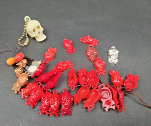 Skull Charms From Vending Machines Crackerjack Bread Ties 1930-1960's - Large Lot