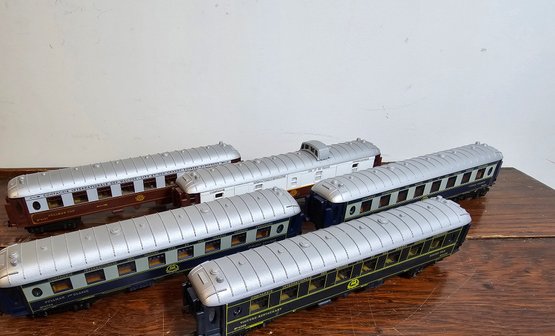 Lot Of 5 HO Scale Passenger Train Railcars, Cabin Cars