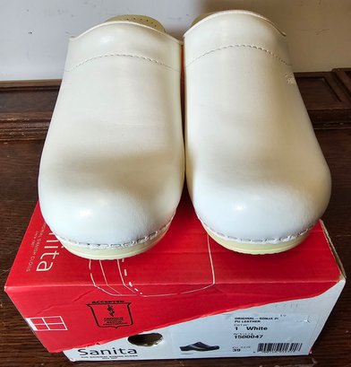 New Sanita White Clogs Size 39 ( Womens Size 8)