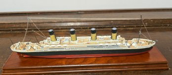 Harland & Wolf Belfast Maritime Heritage Collection Titanic Model On Board