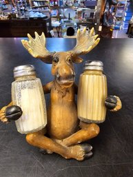 Moose Stand Salt & Pepper Shaker Set