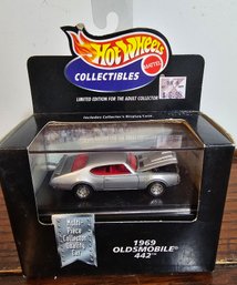 Vintage 1998 Mattel Hot Wheels Collectibles For The Adult Collector 1969 Oldsmobile 442