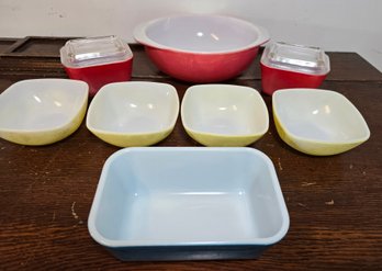 Lot Of Vintage Pyrex Dishes & Bowls