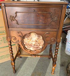 Vintage Cabinet Radio Works Great