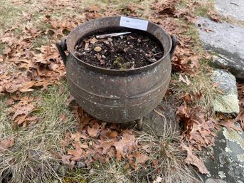 Cast Iron Tri Foot Kettle With Handle, 11'  Tall X 10' Diameter