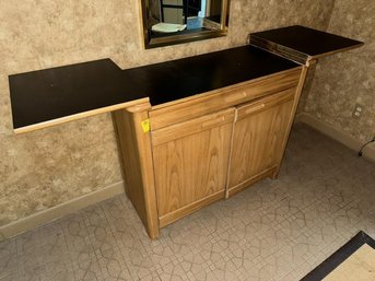 Oak Thomasville Bar, 1-Drawer & 2-Door, 34'  Tall X 40' X18' Deep