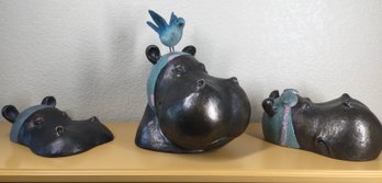 Big Cute Cast/molded 3 Hippos With A Bird On The Head