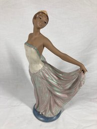 Lladro Figurine Dancer #2267 Lady In Gown Figurine