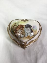 Cute Heart Shaped Kitten Box With Silver Colored Necklace