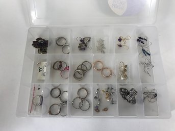 Clear Plastic Separated Box With Sets Of Earrings