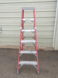6 Ft 300 LBS Capacity Ladder