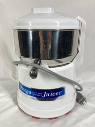 White Fruit And Vegetable Juicer