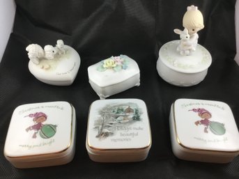 Large Assortment Of Jewelry Boxes (see Photos- Chip On Yellow Flower)