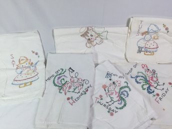 Large Assortment Of Vintage Embroidered Table Linens/dresser Scarves & Micellaneous