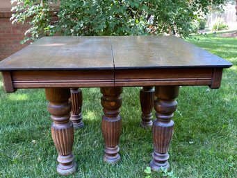 Early 20th Century Square Oak Dining Table With 2 Leaves Resting On Turned And Fluted Legs.
