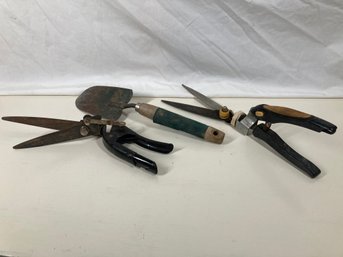 Small Set Of Assorted Garden Tools