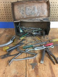 Metal Tool Box With Oil Spout Brake Spoon Chisel Plyers  Wrenches Screwdrivers Turnbuckle Taps Alto Auto Sup