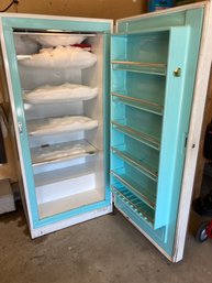 Upright Freezer Harvest Queen By United Vintage (see Photos)