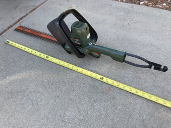 Black And Decker Hedge Trimmer 110 V  (see Photos) Aprox 12' Blade