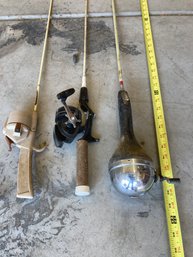 Fishing Pole Rods And Reels (3) Vintage (see Photos) Sears 205 & Whirlaway Great Lakes & Spin Cast R 711