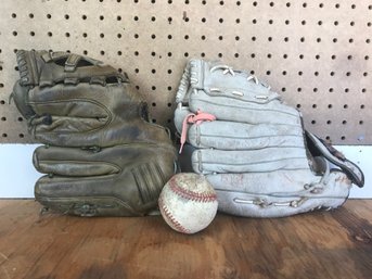 Leather Base Ball Or Softball Gloves  With Baseball.  One Glove -sears -Ted Williams