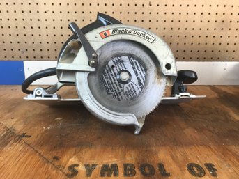 8 1/2 ' Vintage Black & Decker Circular Hand Saw.   The Saw Shell Is  Aluminum & Plastic   11 Amps