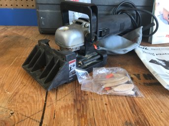 Plate Joiner Skil Model 1605 With Bag And Case   & Small Bag Of Wood Biscuits  (see Photos)