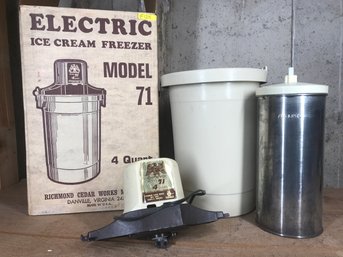 Ice Cream Freezer Electric 4 Quart Model 71  Richmond Cedar Works Danville VA