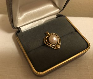 14K Gold Pearl Heart Pendant (2.5 Grams)