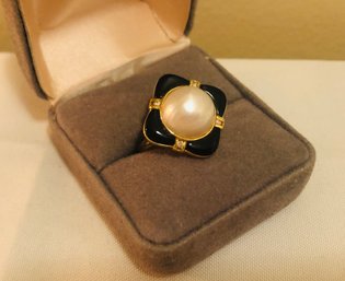 14K Gold WW Signed Pearl & Jadeite Ring (5.3 Grams)
