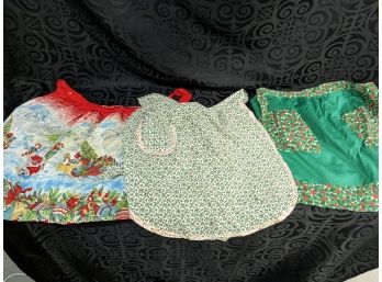 Three Vintage Aprons & Vintage Tablecloth Lot