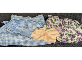 Vintage Napkins & Aprons Lot