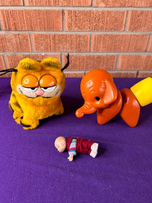 Garfield, Buildling Elephant And Small Cabbage Patch