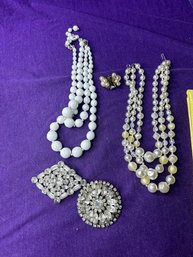 Vintage Bundle Of Pearl/white Jewelry
