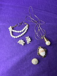 Vintage Bundle Of Pearl/gold Jewelry