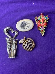 Vintage Bundle Of Jewelry - Pins