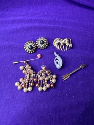 Vintage Bundle Of Jewelry - Pins And Clip Ons