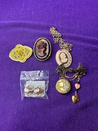 Vintage Bundle Of Random Jewelry